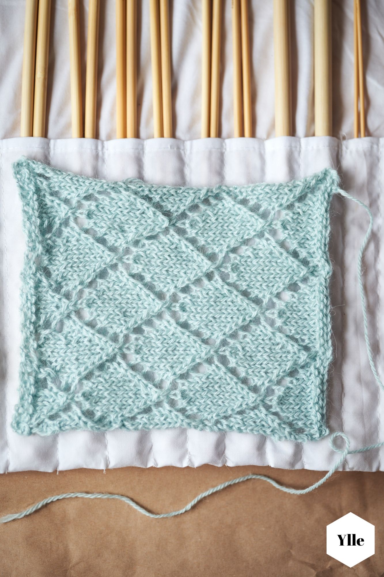Durchbrochenes Rautenmuster stricken